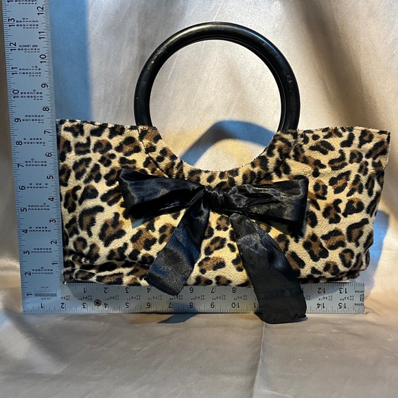 Lux De Ville animal print with black satin bow, hand bag.  4-H2Cb - Picture 3 of 9